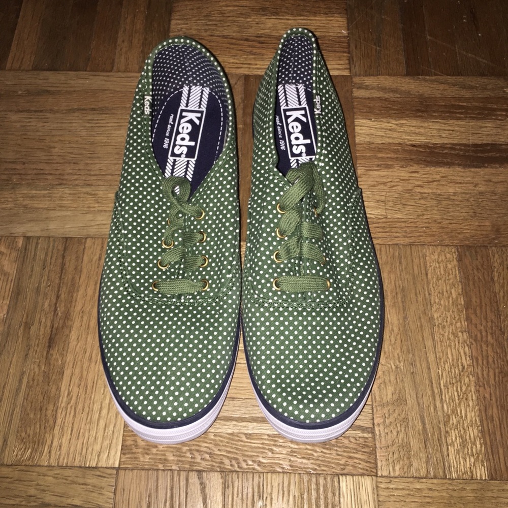 NWOT Keds Canvas Champion 9W/7.5M/40EU